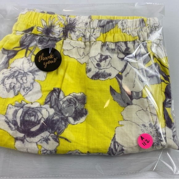 Kut from the Kloth Jansen Yellow Japanese Floral Printed 100% Linen Shorts Sz 10 - Picture 13 of 14